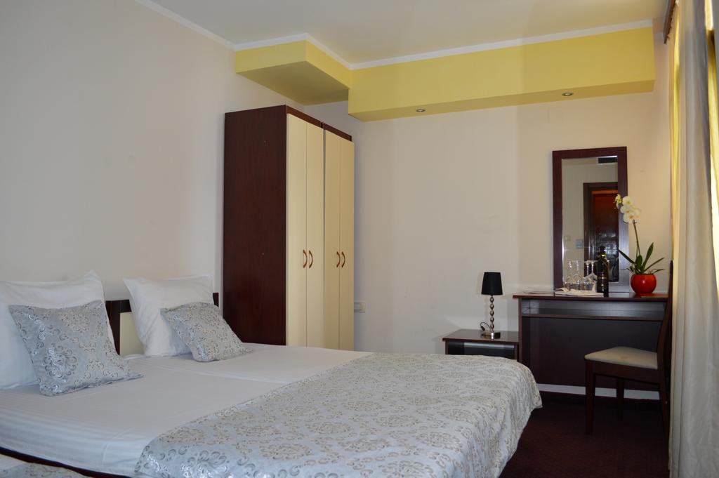 Hotel Lighthouse Igalo Habitación foto
